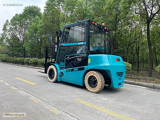 Machinery / Industrial / Carrying & Stacking Equipment / Forklifts / For Sale / Vmax