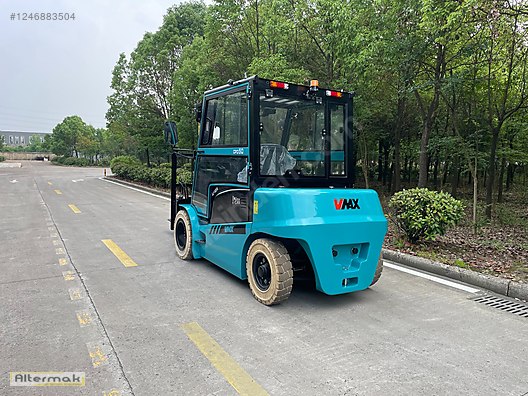 Machinery / Industrial / Carrying & Stacking Equipment / Forklifts / For Sale / Vmax