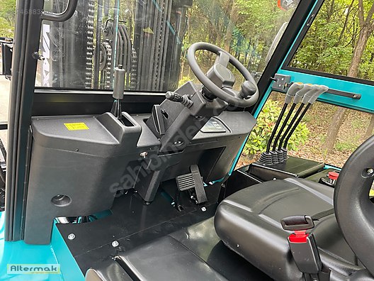 Machinery / Industrial / Carrying & Stacking Equipment / Forklifts / For Sale / Vmax