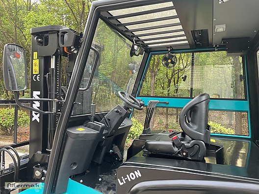 Machinery / Industrial / Carrying & Stacking Equipment / Forklifts / For Sale / Vmax