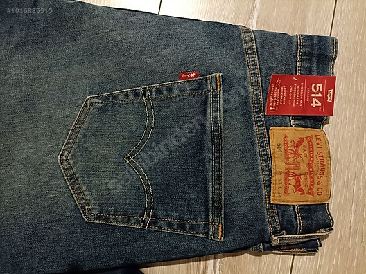 levis with white stitching