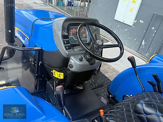 Machinery / Agricultural Machines / Tractors / New Holland / TT75