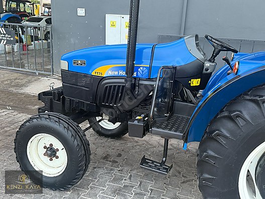 Machinery / Agricultural Machines / Tractors / New Holland / TT75