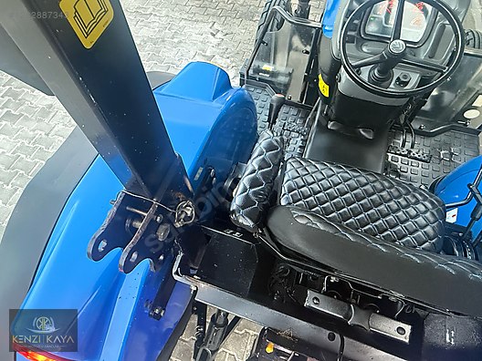 Machinery / Agricultural Machines / Tractors / New Holland / TT75