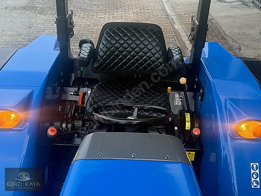 Machinery / Agricultural Machines / Tractors / New Holland / TT75