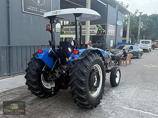 Machinery / Agricultural Machines / Tractors / New Holland / TT75