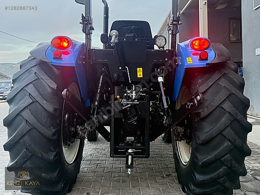 Machinery / Agricultural Machines / Tractors / New Holland / TT75