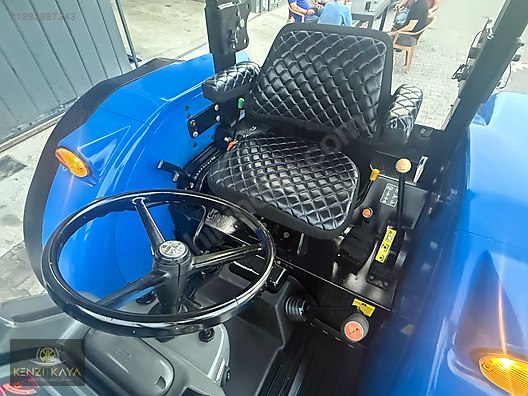 Machinery / Agricultural Machines / Tractors / New Holland / TT75