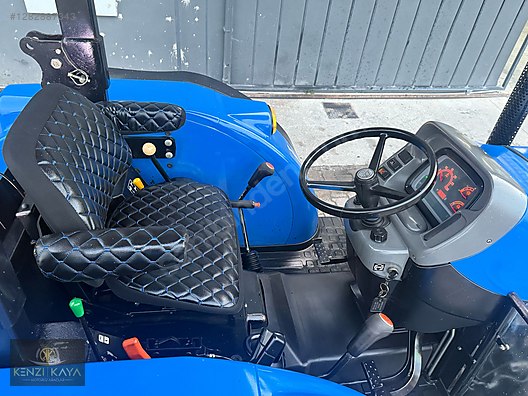 Machinery / Agricultural Machines / Tractors / New Holland / TT75