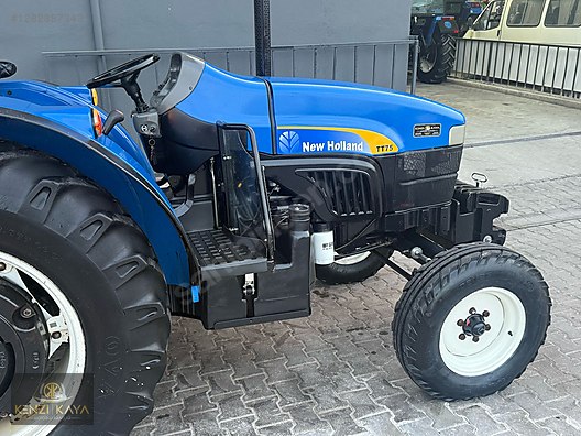 Machinery / Agricultural Machines / Tractors / New Holland / TT75