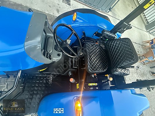 Machinery / Agricultural Machines / Tractors / New Holland / TT75