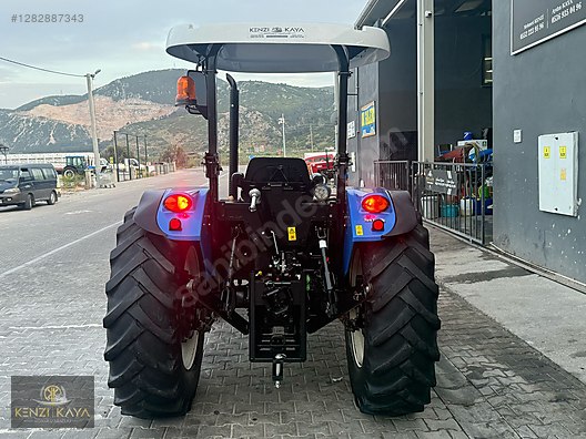 Machinery / Agricultural Machines / Tractors / New Holland / TT75