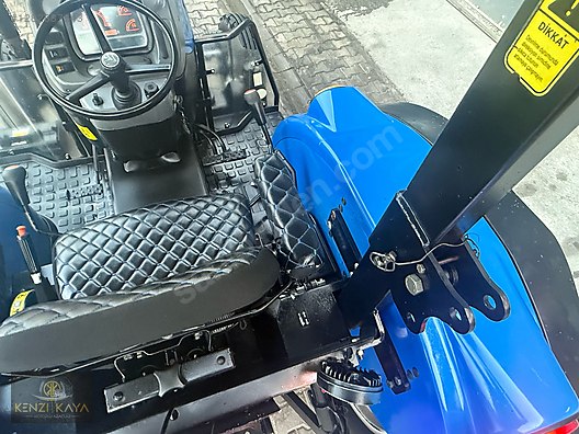 Machinery / Agricultural Machines / Tractors / New Holland / TT75