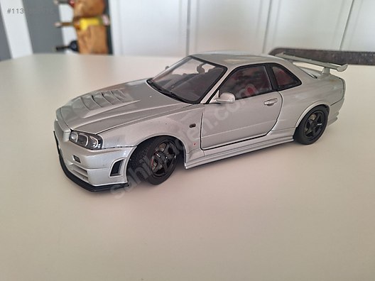 Nissan GT-R (R34) Green 1/18 SOLIDO S1804308 –