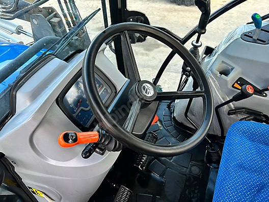 Machinery / Agricultural Machines / Tractors / New Holland / TD100D