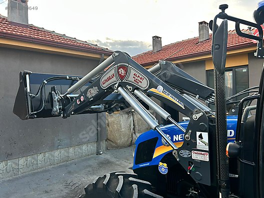 Machinery / Agricultural Machines / Tractors / New Holland / TD100D