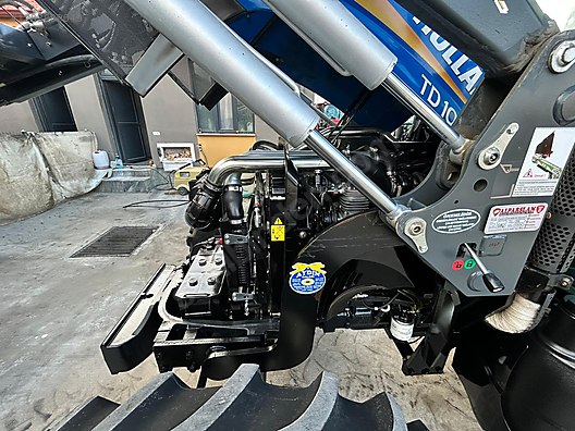 Machinery / Agricultural Machines / Tractors / New Holland / TD100D