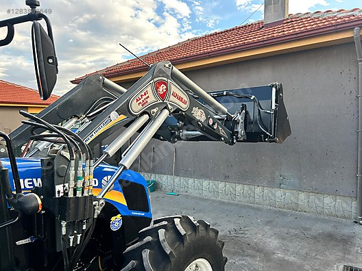 Machinery / Agricultural Machines / Tractors / New Holland / TD100D