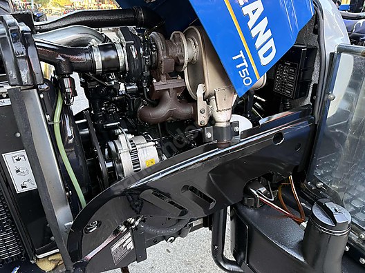 Machinery / Agricultural Machines / Tractors / New Holland / TT50