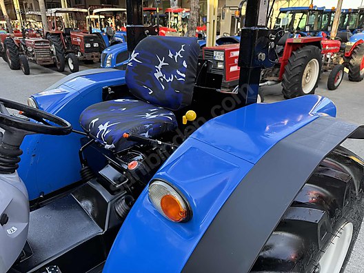 Machinery / Agricultural Machines / Tractors / New Holland / TT50