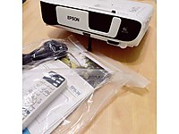 EPSON U42 full hd 10BİN SAAT LAMBA SIFIR GİBİ PROJEKSİYON