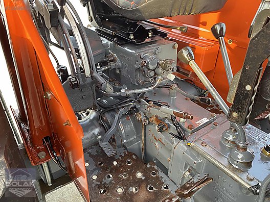 Machinery / Agricultural Machines / Tractors / New Holland / 54C