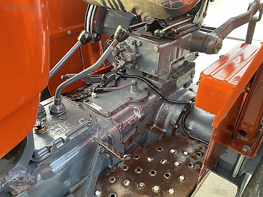 Machinery / Agricultural Machines / Tractors / New Holland / 54C