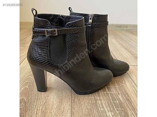 Used & Brand New Items / Clothing & Accessories / Women / Shoes / Boots