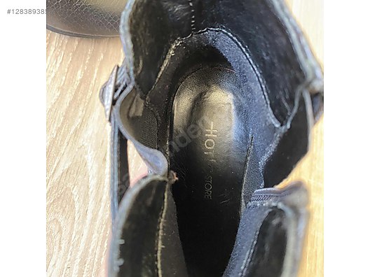 Used & Brand New Items / Clothing & Accessories / Women / Shoes / Boots