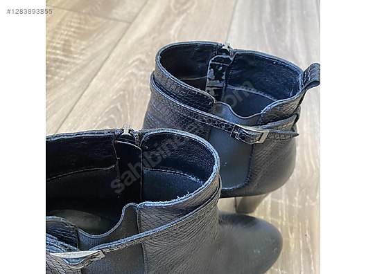 Used & Brand New Items / Clothing & Accessories / Women / Shoes / Boots