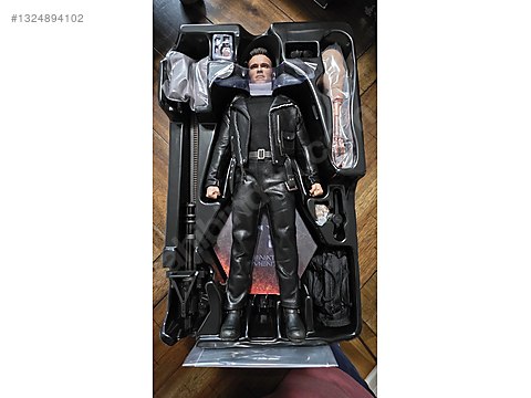 Sinema & Dizi / Hot Toys T-800 v2.0 sahibinden.comda - 1324894102