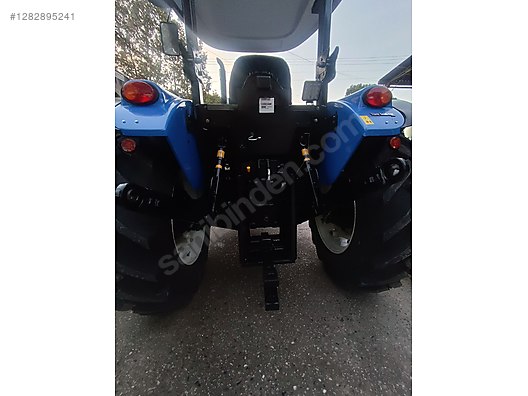 Machinery / Agricultural Machines / Tractors / New Holland / 54C