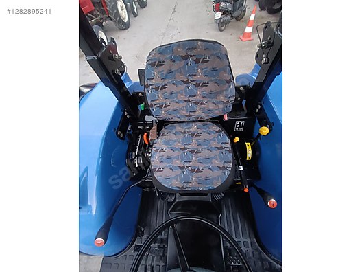 Machinery / Agricultural Machines / Tractors / New Holland / 54C