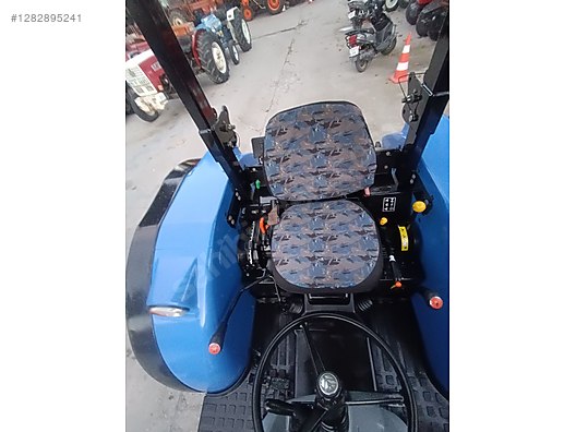 Machinery / Agricultural Machines / Tractors / New Holland / 54C