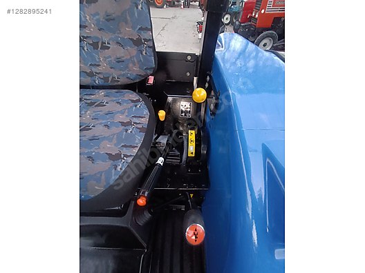 Machinery / Agricultural Machines / Tractors / New Holland / 54C