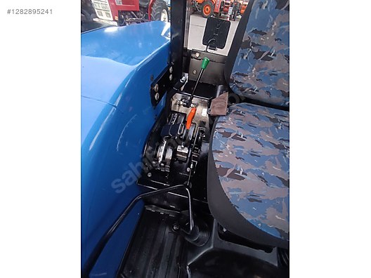 Machinery / Agricultural Machines / Tractors / New Holland / 54C