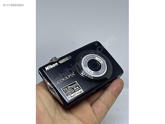 【動作未確認】Nikon Coolpix S3000 本体と充電器 Compact / Nikon / Coolpix S3000 / Nikon Coolpix s3000 fotoğraf