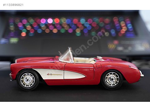 1/18 Burago 1957 Chevrolet Corvette - Diecast Model Araba