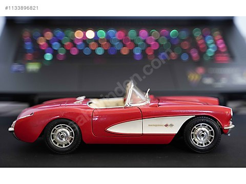 1/18 Burago 1957 Chevrolet Corvette - Diecast Model Araba