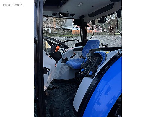 Machinery / Agricultural Machines / Tractors / New Holland / T4.70S