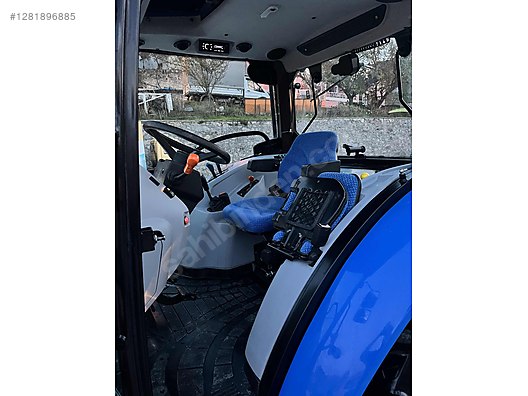 Machinery / Agricultural Machines / Tractors / New Holland / T4.70S