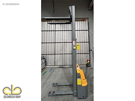 Machinery / Industrial / Carrying & Stacking Equipment / Stacking Machines