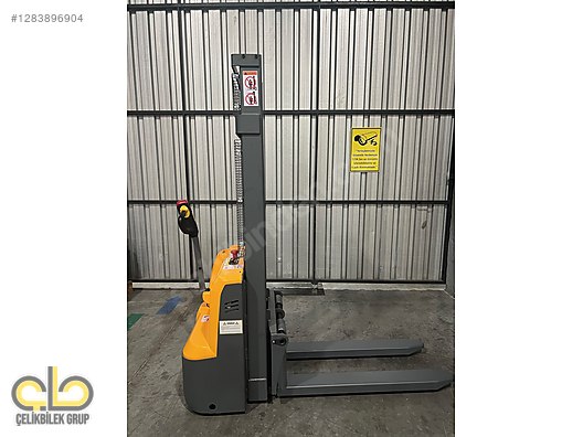 Machinery / Industrial / Carrying & Stacking Equipment / Stacking Machines