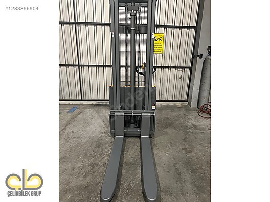 Machinery / Industrial / Carrying & Stacking Equipment / Stacking Machines