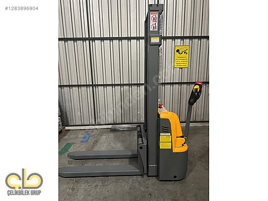 Machinery / Industrial / Carrying & Stacking Equipment / Stacking Machines