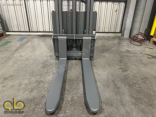 Machinery / Industrial / Carrying & Stacking Equipment / Stacking Machines