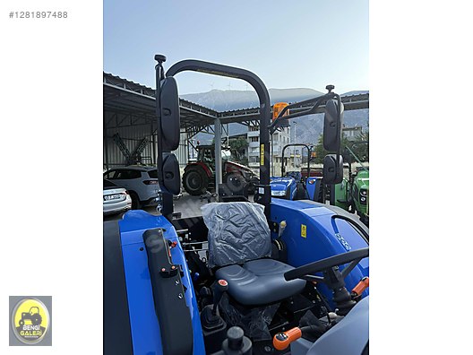 Machinery / Agricultural Machines / Tractors / New Holland / T3.70S
