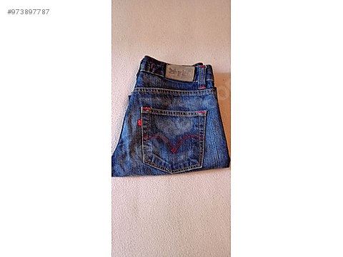 levis 835