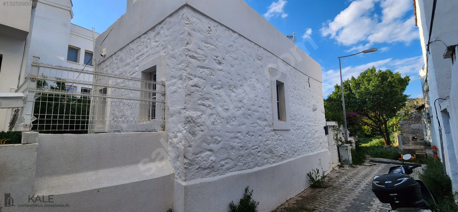 Marina'da Müstakil Taş Ev Bodrum Merkez'de Eşyalı 2+1