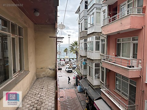 KARAMÜRSEL SAHİLE 50 M MESAFEDE 2+1 SATILIK ARAKAT...